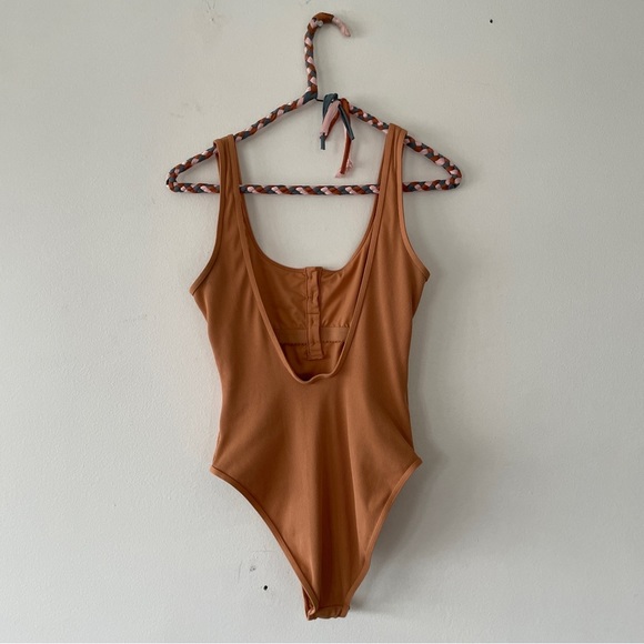 L*Space Ribbed Float On Classic One Piece Swimsuit - Picture 14 of 14
